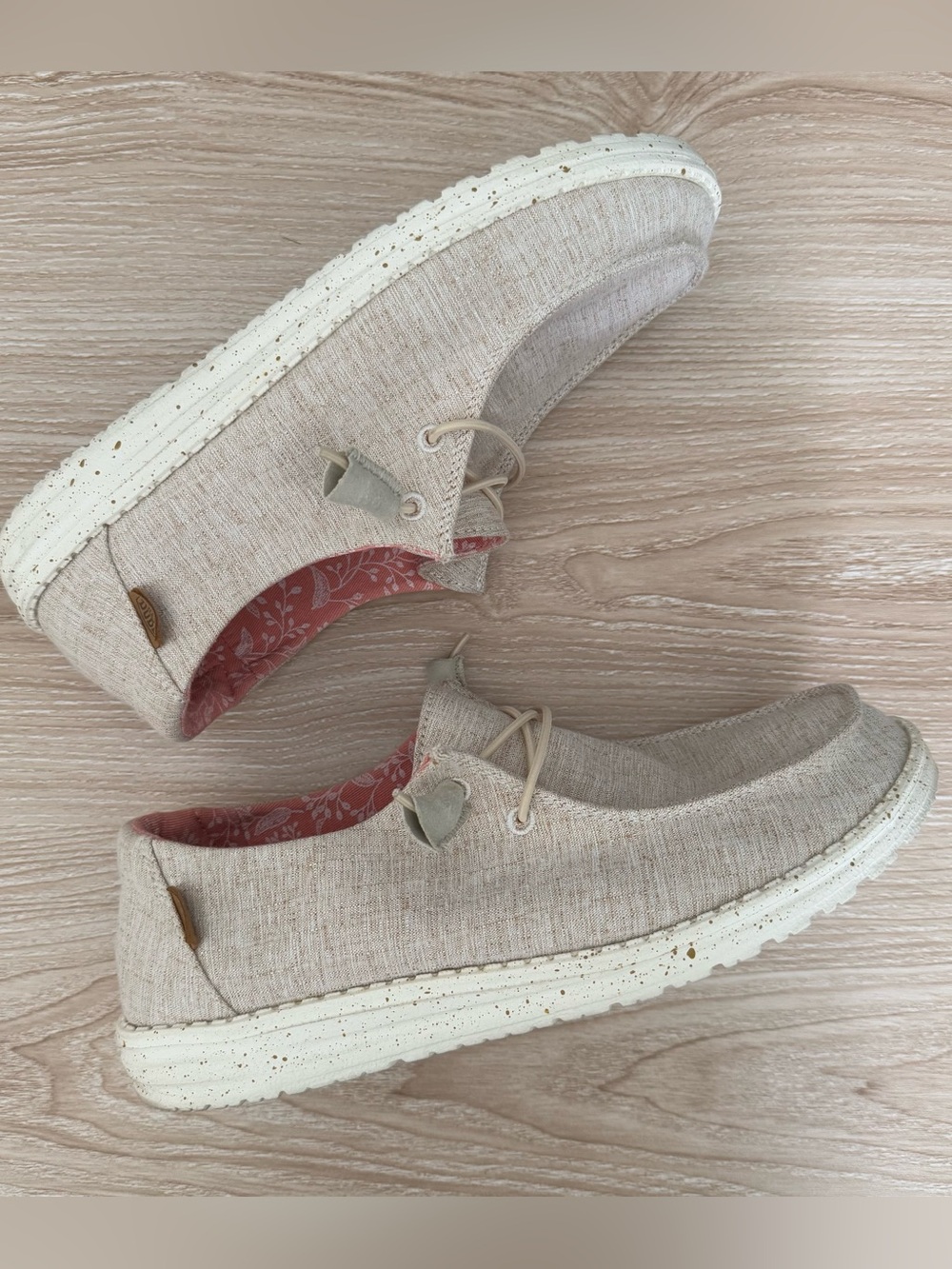 Hey Dude Women’s US 9 Wendy Chambray White Nut Sand Nautical Coastal Neutral